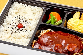 ハンバーグ弁当 <p class="bento-comment">
ボリューム満点のハンバーグ。
</p>
<ul class="list list-type-a"><li class="list-item">
ご飯</li>
<li class="list-item">ハンバーグ１５０ｇ</li>
<li class="list-item">パスタ</li>
<li class="list-item">オムレツ</li>
<li class="list-item">人参</li>
<li class="list-item">いんげん</li>
<li class="list-item">ポテト</li>
<li class="list-item">漬物
</ul>