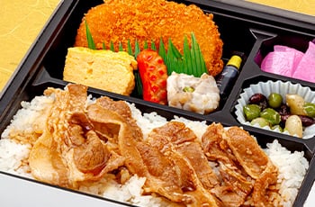 ぶたカルビ弁当 <p class="bento-comment">
豚カルビがご飯にぴったり。相性抜群。
</p>
<ul class="list list-type-a"><li class="list-item">
ご飯</li>
<li class="list-item">豚カルビ</li>
<li class="list-item">コロッケ</li>
<li class="list-item">玉子焼</li>
<li class="list-item">ポークシューマイ</li>
<li class="list-item">ウインナー</li>
<li class="list-item">その他惣菜</li>
<li class="list-item">漬物
</ul>