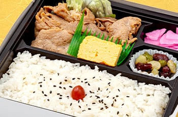 豚焼肉弁当 <p class="bento-comment">
自家製タレで焼き上げました。
</p>
<ul class="list list-type-a"><li class="list-item">
ご飯</li>
<li class="list-item">豚焼肉</li>
<li class="list-item">玉子焼</li>
<li class="list-item">煮豆</li>
<li class="list-item">漬物
</ul>